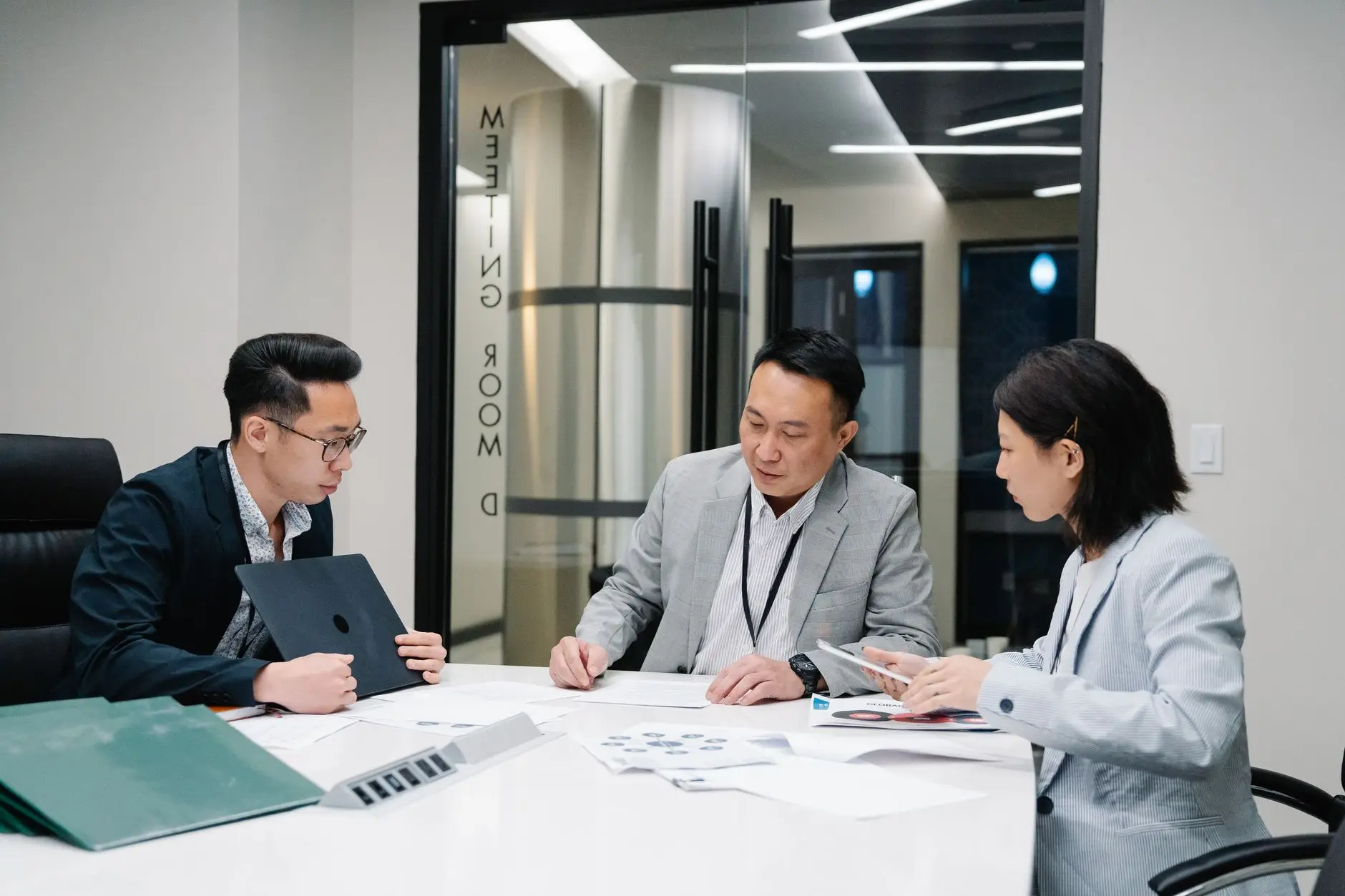 亿特管业PE管与PPR管性能对比及工程选型建议